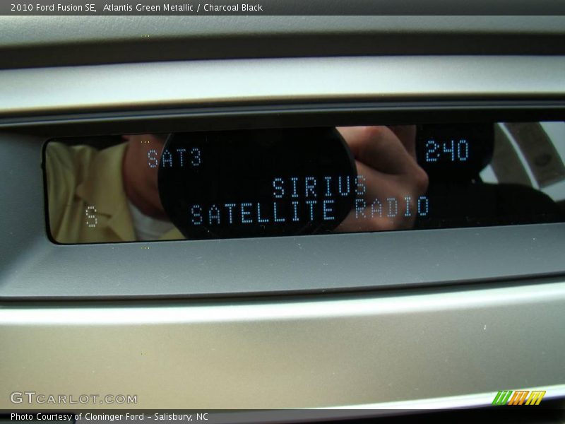 Atlantis Green Metallic / Charcoal Black 2010 Ford Fusion SE