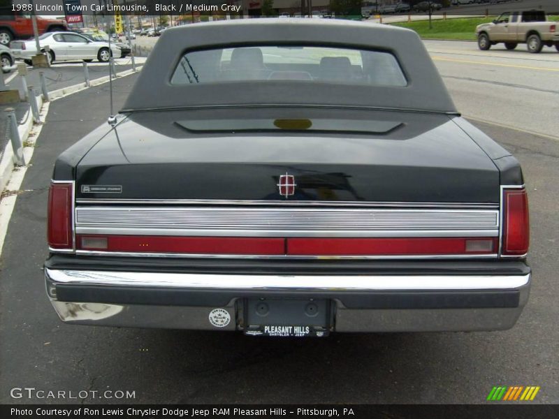 Black / Medium Gray 1988 Lincoln Town Car Limousine