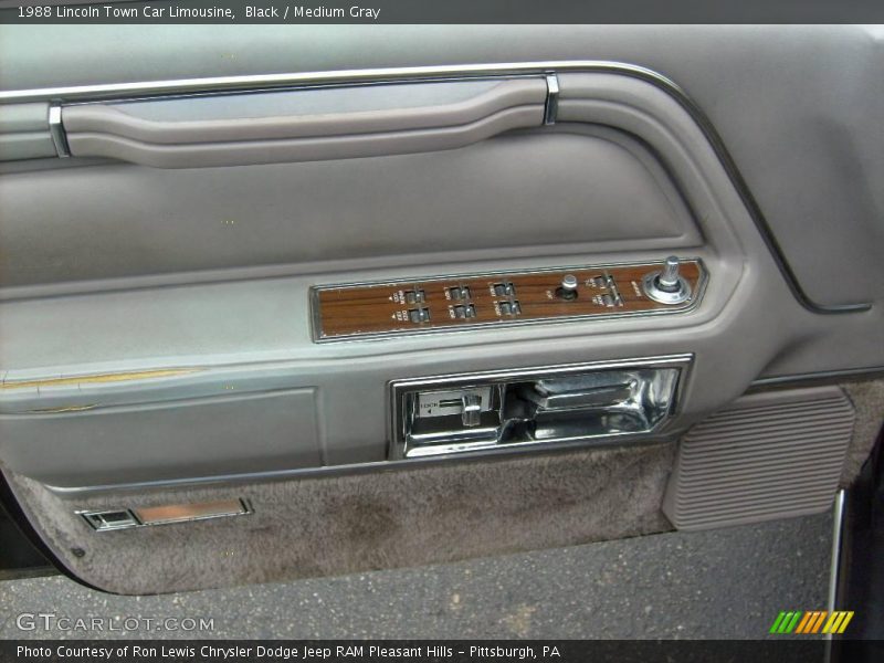 Black / Medium Gray 1988 Lincoln Town Car Limousine