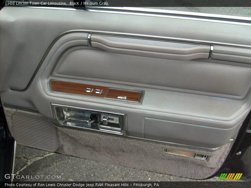 Black / Medium Gray 1988 Lincoln Town Car Limousine