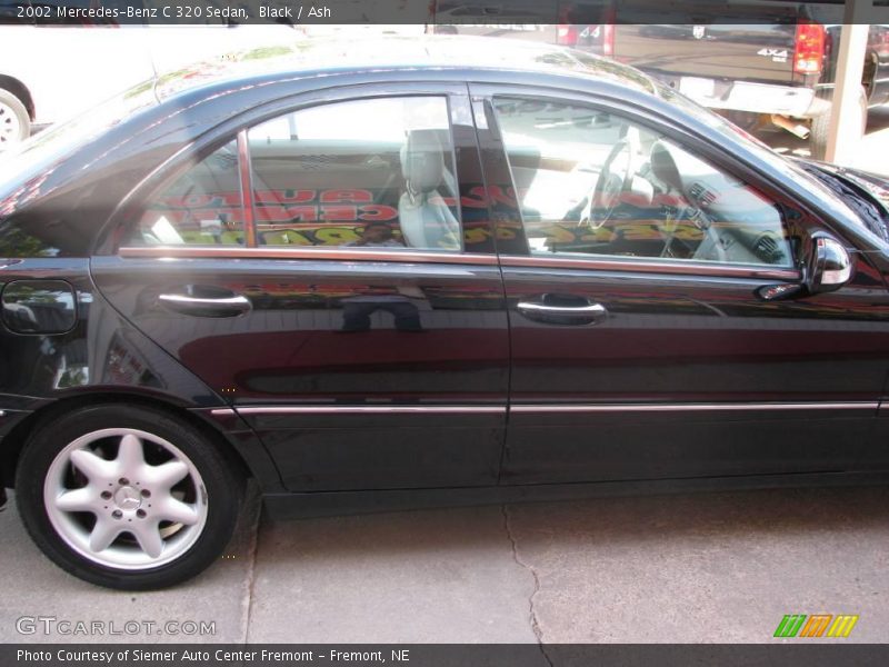 Black / Ash 2002 Mercedes-Benz C 320 Sedan