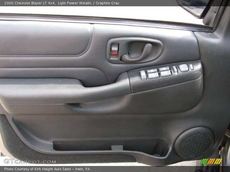 Light Pewter Metallic / Graphite Gray 2000 Chevrolet Blazer LT 4x4