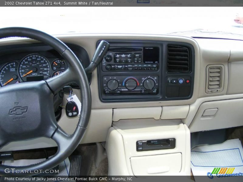 Summit White / Tan/Neutral 2002 Chevrolet Tahoe Z71 4x4