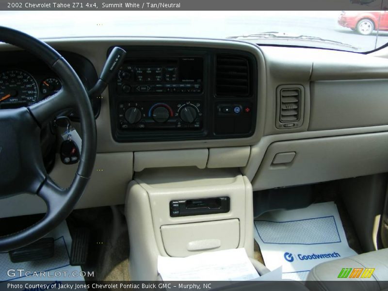 Summit White / Tan/Neutral 2002 Chevrolet Tahoe Z71 4x4
