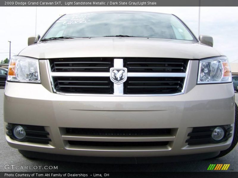 Light Sandstone Metallic / Dark Slate Gray/Light Shale 2009 Dodge Grand Caravan SXT