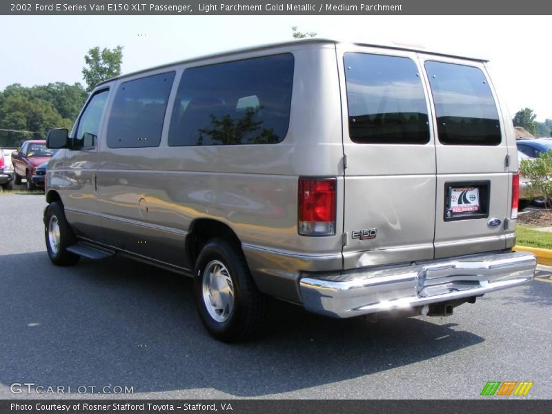 Light Parchment Gold Metallic / Medium Parchment 2002 Ford E Series Van E150 XLT Passenger