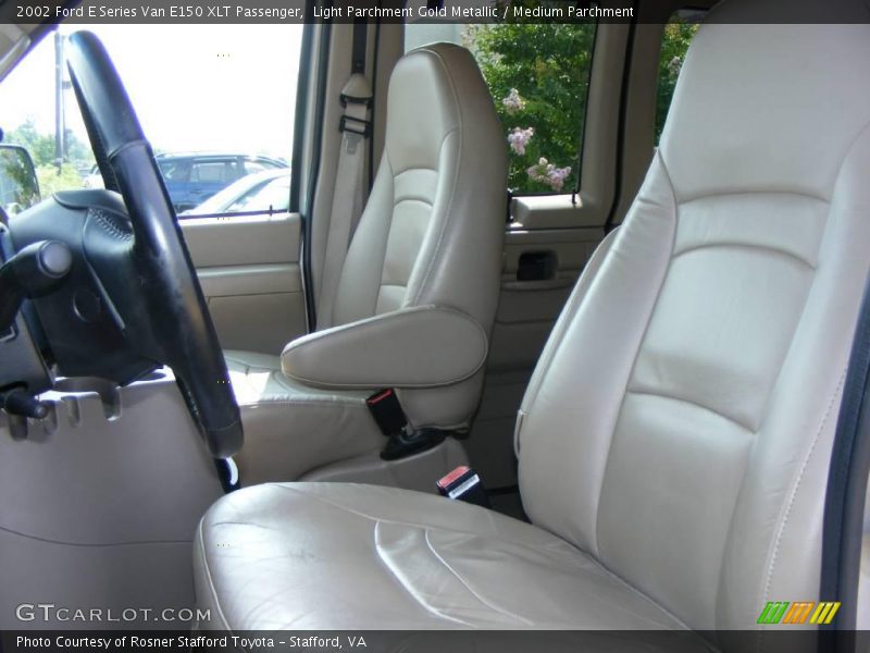 Light Parchment Gold Metallic / Medium Parchment 2002 Ford E Series Van E150 XLT Passenger