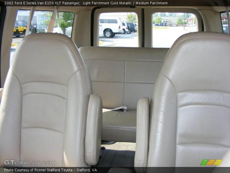 Light Parchment Gold Metallic / Medium Parchment 2002 Ford E Series Van E150 XLT Passenger