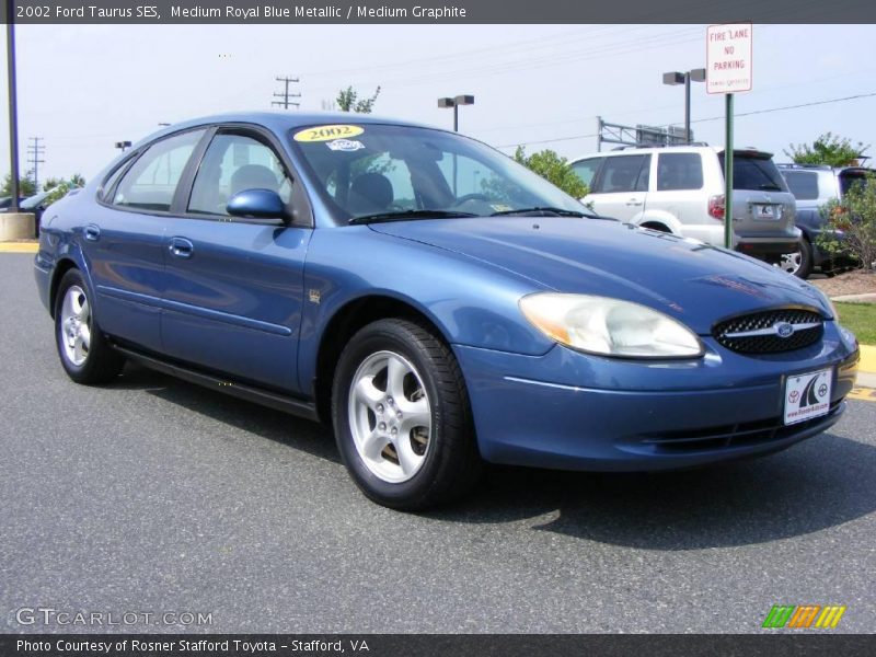 Front 3/4 View of 2002 Taurus SES