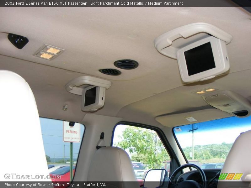 Light Parchment Gold Metallic / Medium Parchment 2002 Ford E Series Van E150 XLT Passenger