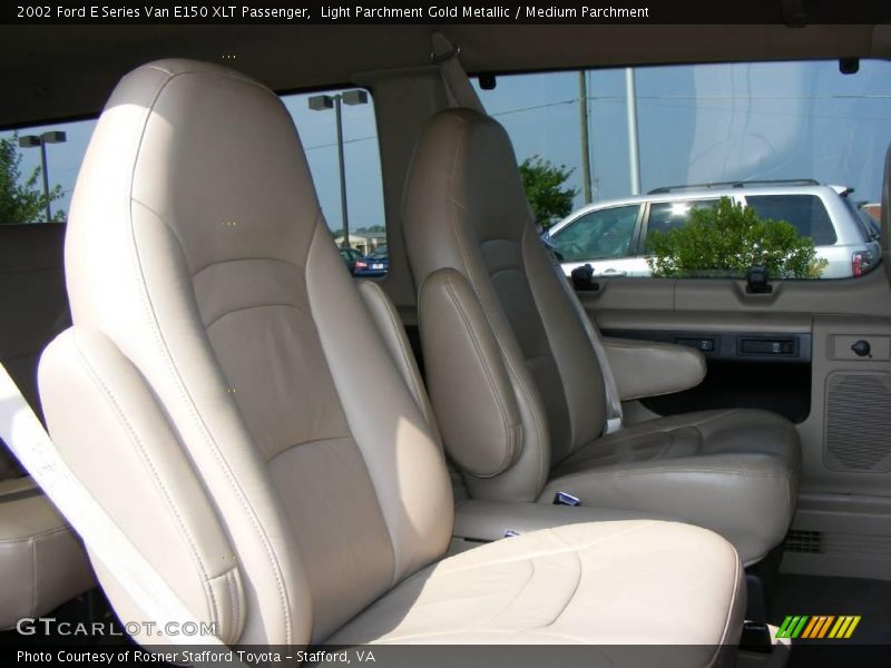 Light Parchment Gold Metallic / Medium Parchment 2002 Ford E Series Van E150 XLT Passenger