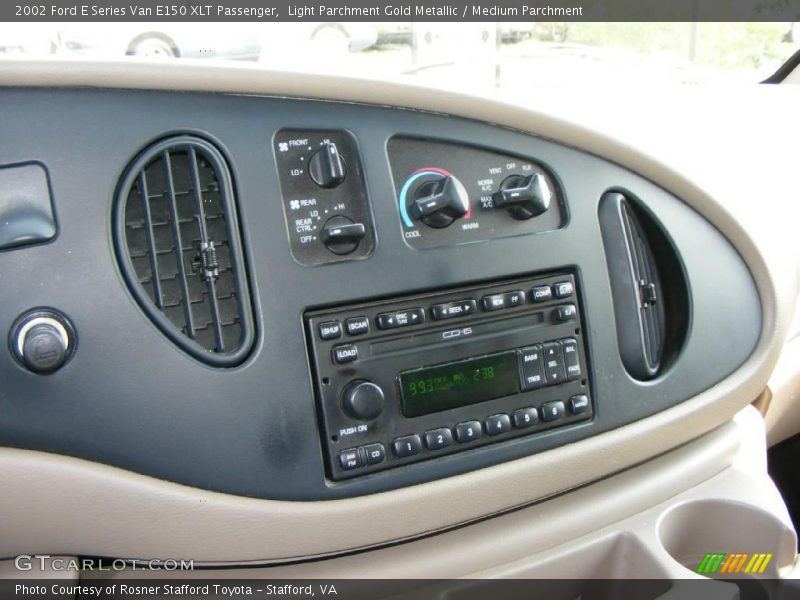 Light Parchment Gold Metallic / Medium Parchment 2002 Ford E Series Van E150 XLT Passenger