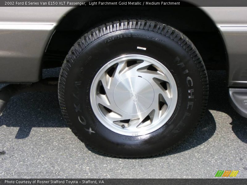 Light Parchment Gold Metallic / Medium Parchment 2002 Ford E Series Van E150 XLT Passenger