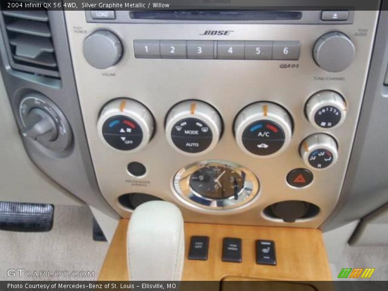 Silver Graphite Metallic / Willow 2004 Infiniti QX 56 4WD