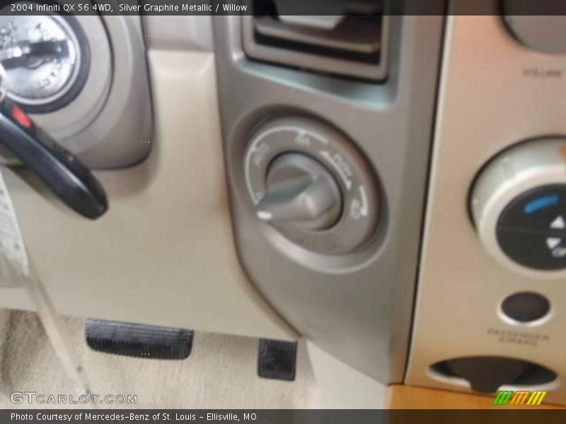 Silver Graphite Metallic / Willow 2004 Infiniti QX 56 4WD