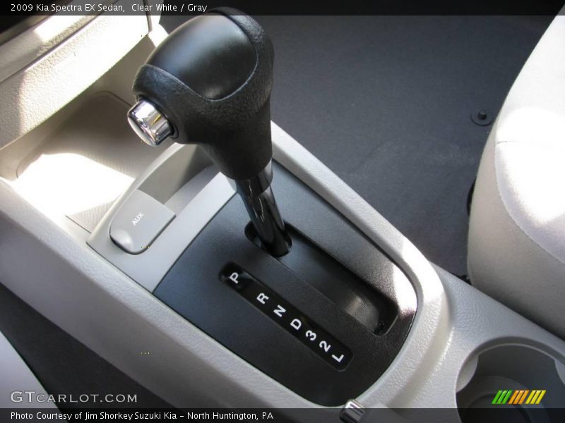 Clear White / Gray 2009 Kia Spectra EX Sedan