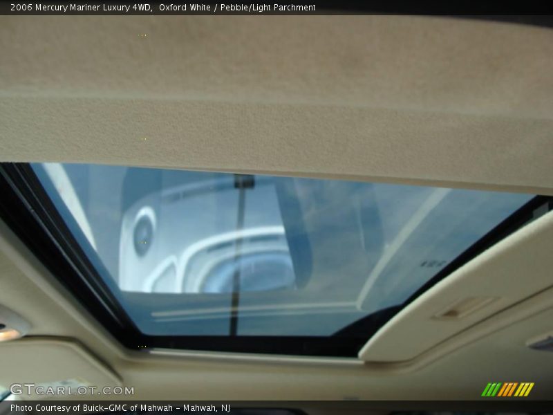 Oxford White / Pebble/Light Parchment 2006 Mercury Mariner Luxury 4WD