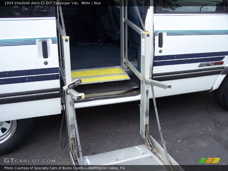 White / Blue 1994 Chevrolet Astro CS EXT Passenger Van