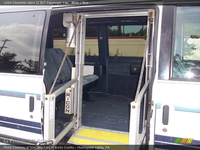 White / Blue 1994 Chevrolet Astro CS EXT Passenger Van