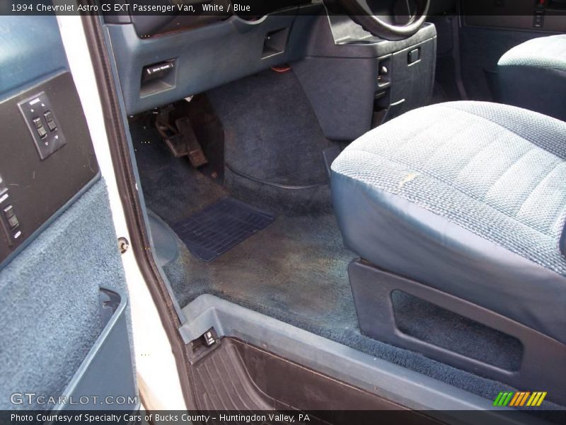 White / Blue 1994 Chevrolet Astro CS EXT Passenger Van