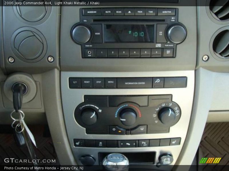 Light Khaki Metallic / Khaki 2006 Jeep Commander 4x4