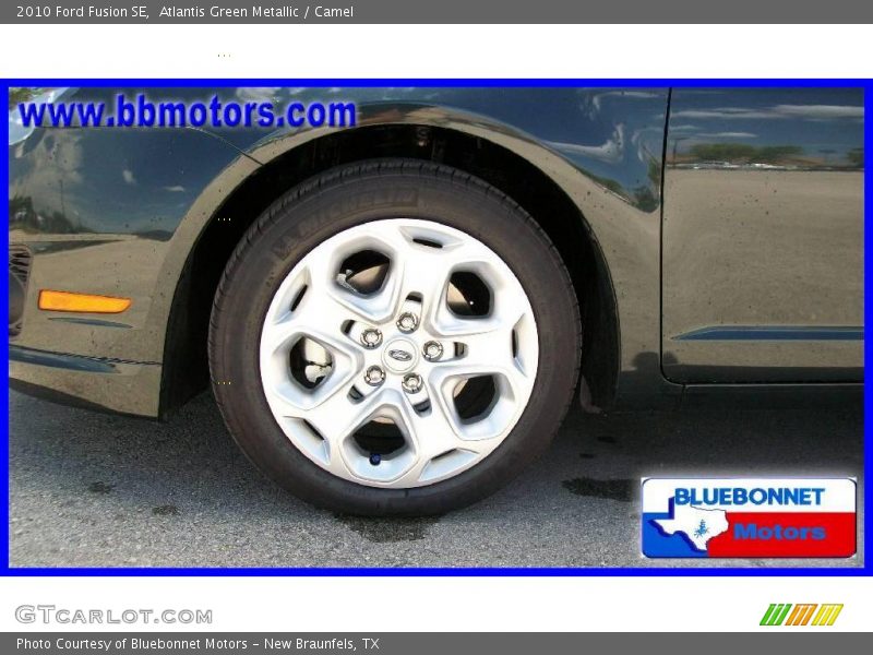 Atlantis Green Metallic / Camel 2010 Ford Fusion SE