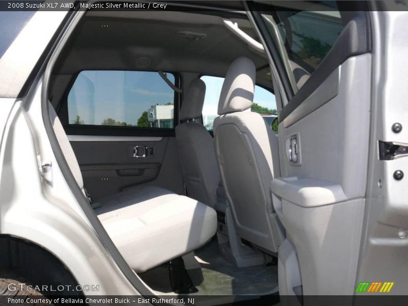 Majestic Silver Metallic / Grey 2008 Suzuki XL7 AWD