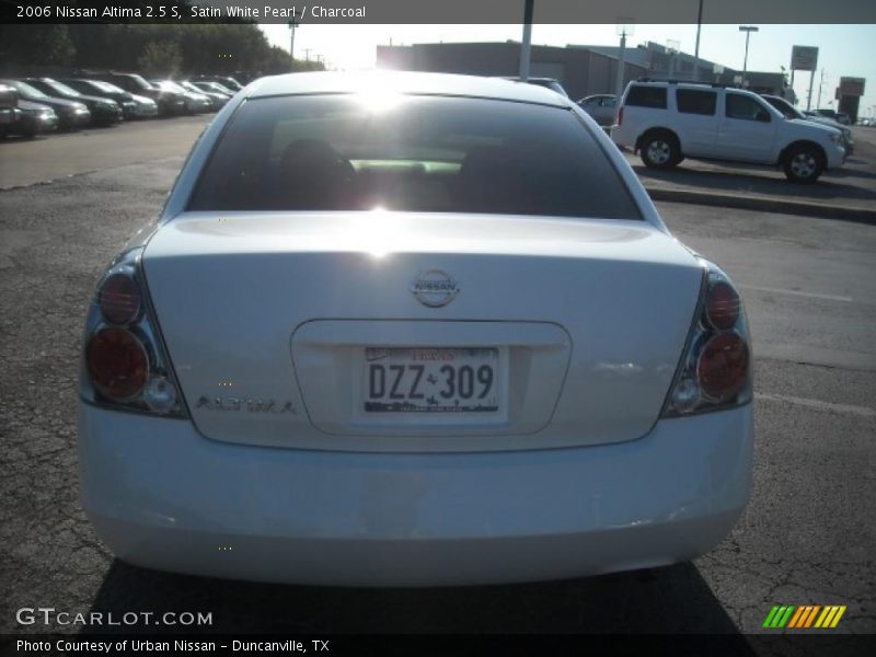 Satin White Pearl / Charcoal 2006 Nissan Altima 2.5 S