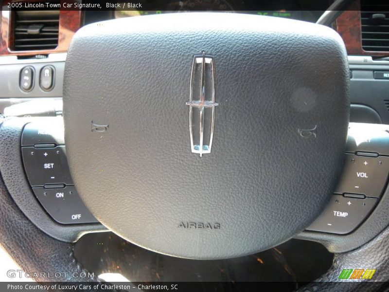 Black / Black 2005 Lincoln Town Car Signature