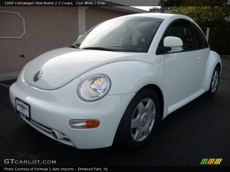 Cool White / Gray 1998 Volkswagen New Beetle 2.0 Coupe