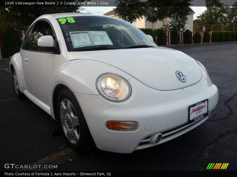 Cool White / Gray 1998 Volkswagen New Beetle 2.0 Coupe