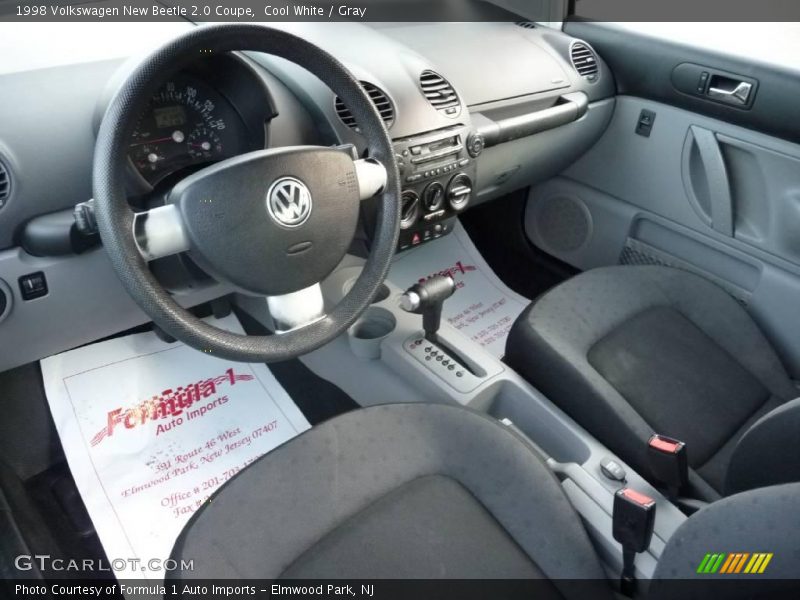 Cool White / Gray 1998 Volkswagen New Beetle 2.0 Coupe
