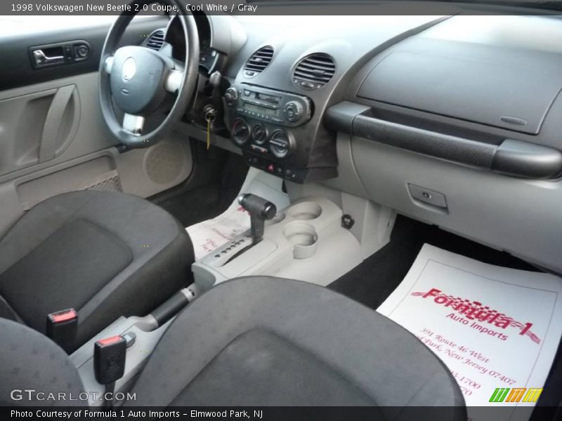 Cool White / Gray 1998 Volkswagen New Beetle 2.0 Coupe