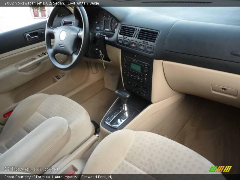 Cool White / Beige 2002 Volkswagen Jetta GLS Sedan