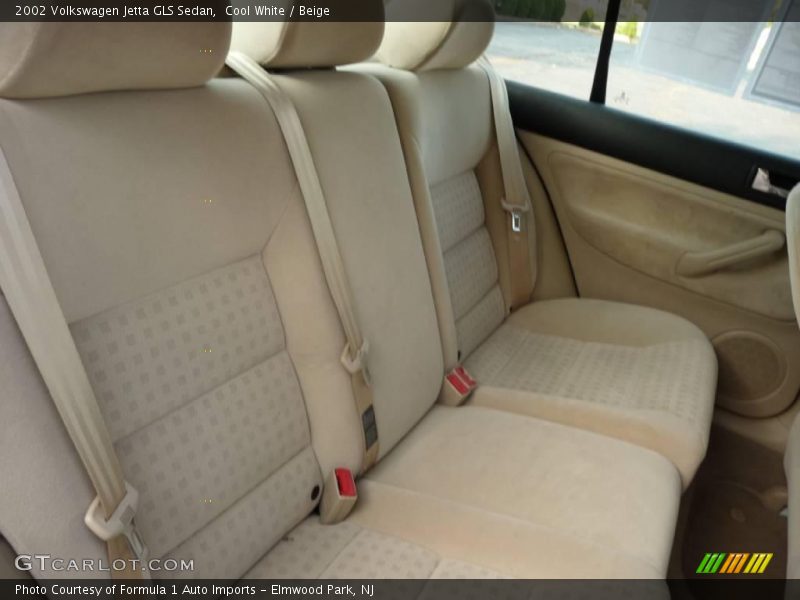 Cool White / Beige 2002 Volkswagen Jetta GLS Sedan