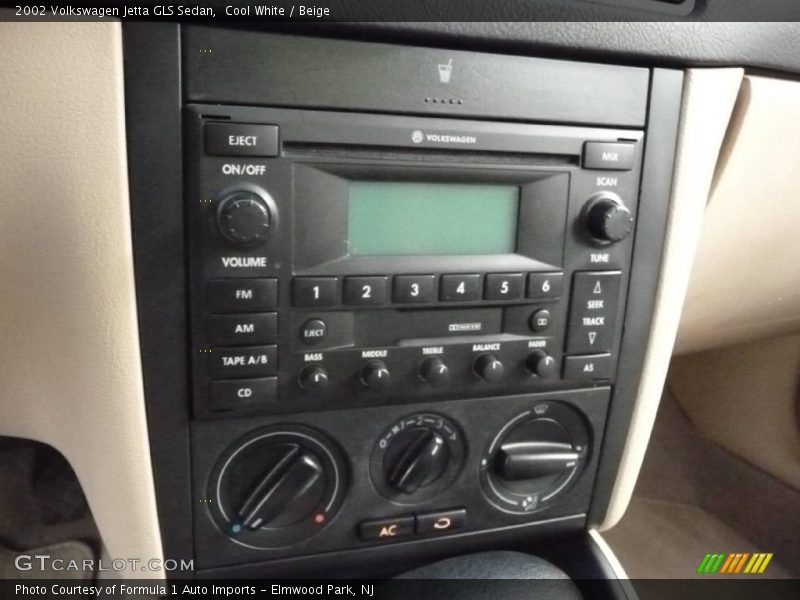 Cool White / Beige 2002 Volkswagen Jetta GLS Sedan