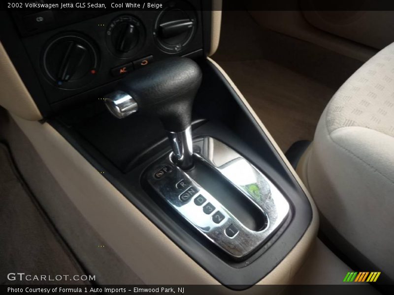 Cool White / Beige 2002 Volkswagen Jetta GLS Sedan