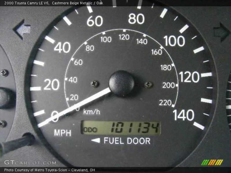 Cashmere Beige Metallic / Oak 2000 Toyota Camry LE V6