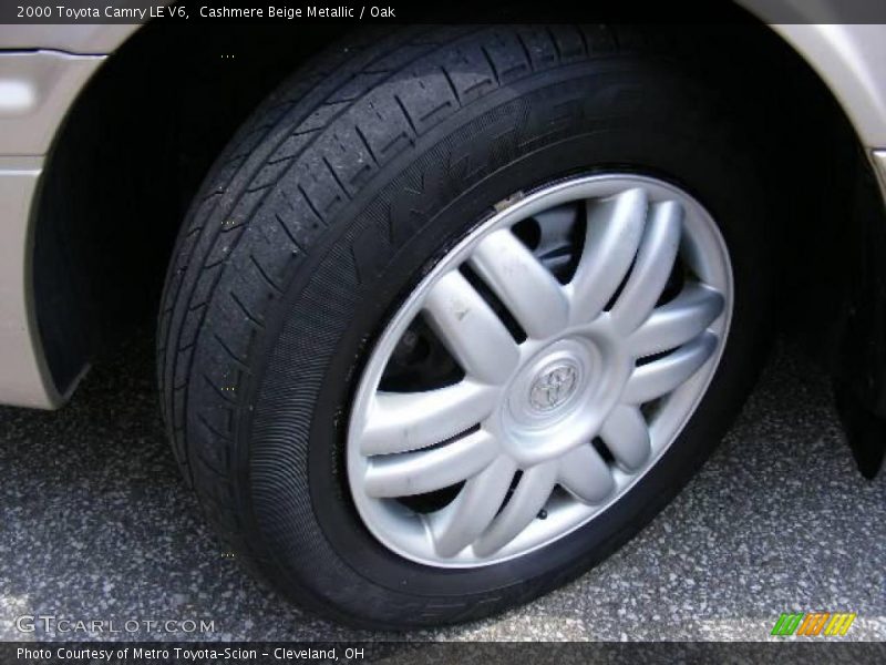 Cashmere Beige Metallic / Oak 2000 Toyota Camry LE V6