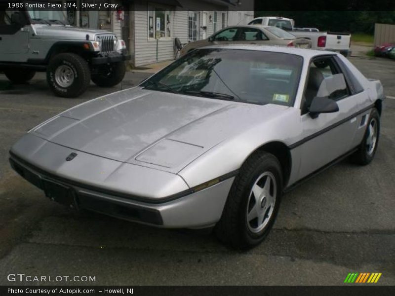 Silver / Gray 1986 Pontiac Fiero 2M4