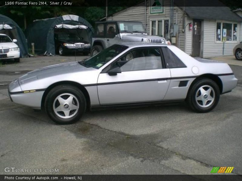 Silver / Gray 1986 Pontiac Fiero 2M4