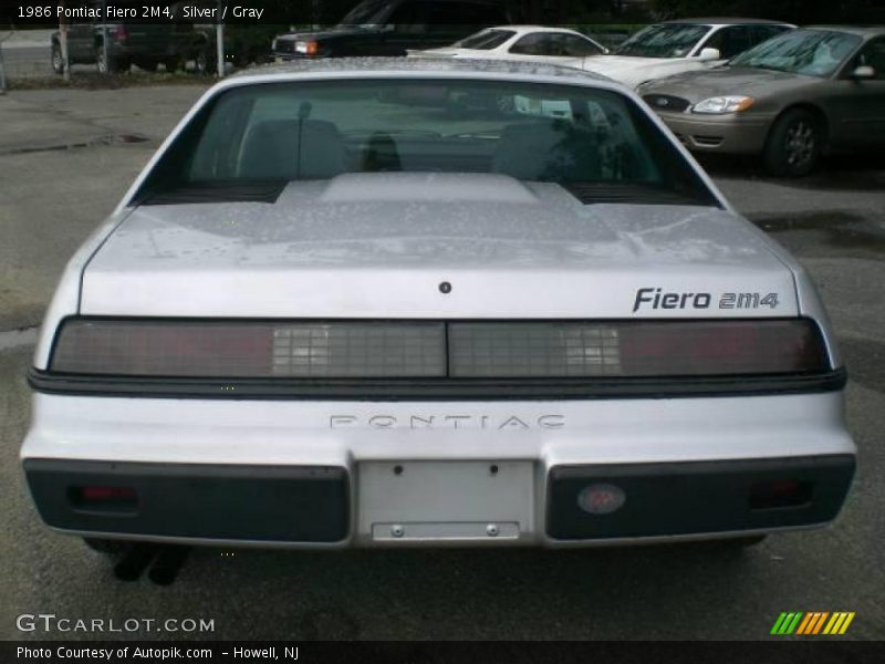 Silver / Gray 1986 Pontiac Fiero 2M4