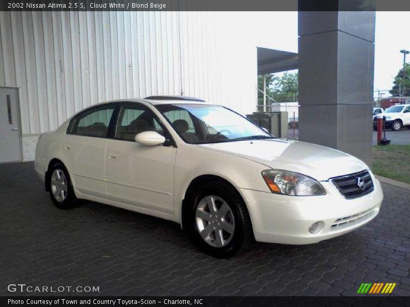 Cloud White / Blond Beige 2002 Nissan Altima 2.5 S