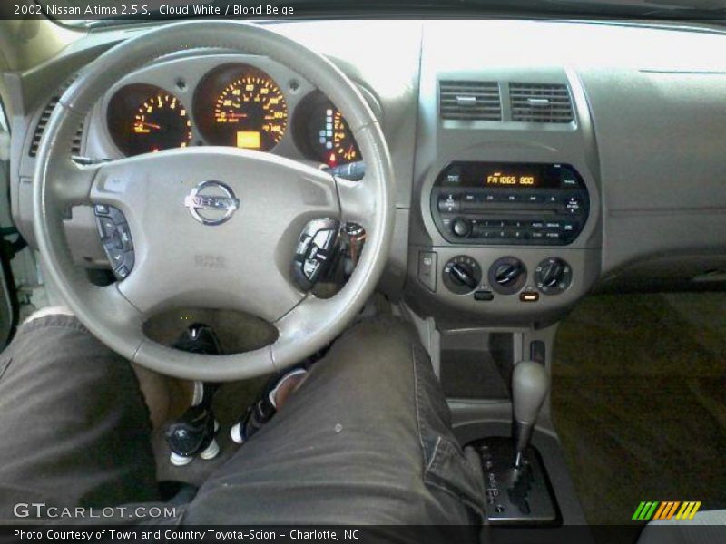 Cloud White / Blond Beige 2002 Nissan Altima 2.5 S