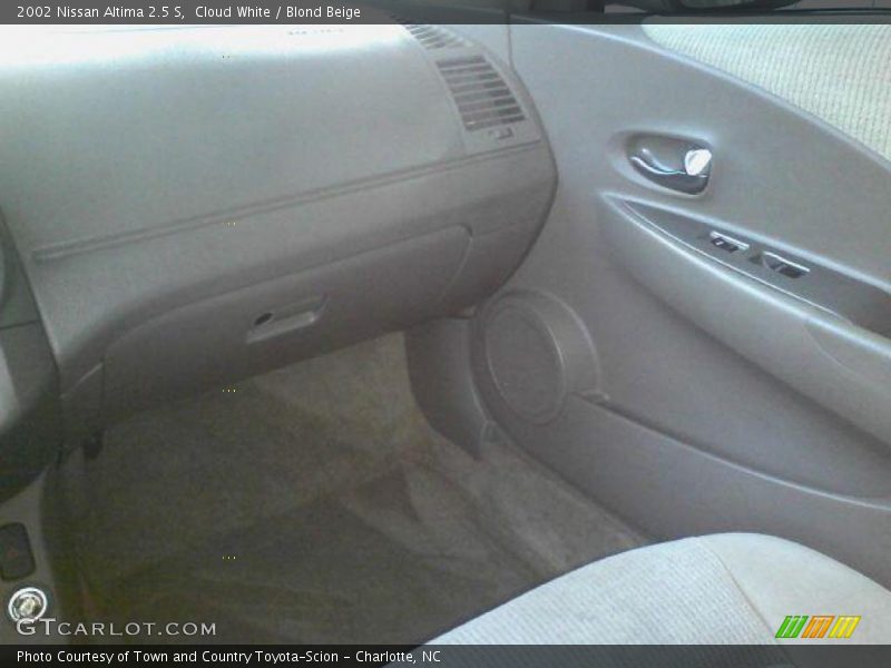 Cloud White / Blond Beige 2002 Nissan Altima 2.5 S