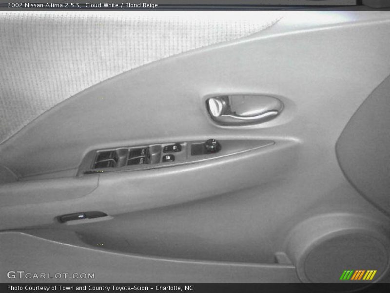 Cloud White / Blond Beige 2002 Nissan Altima 2.5 S