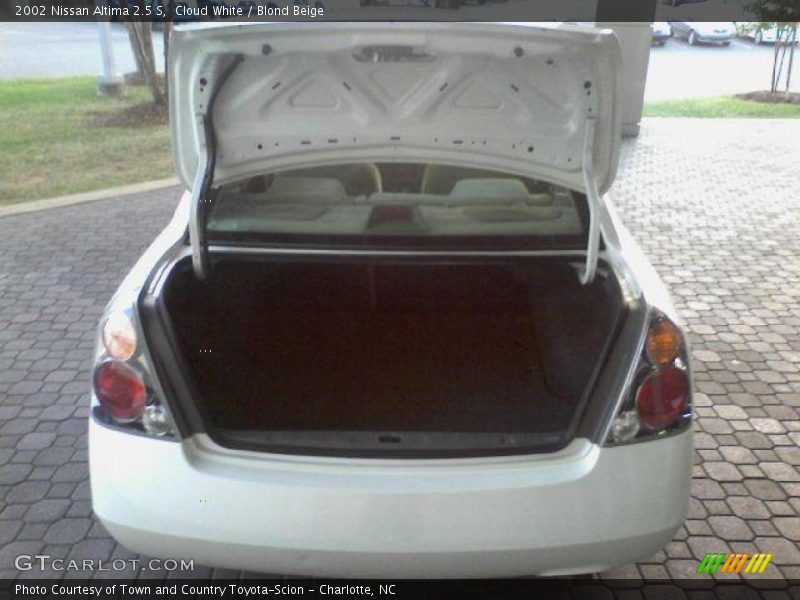 Cloud White / Blond Beige 2002 Nissan Altima 2.5 S