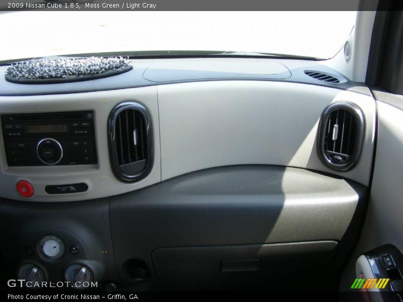Moss Green / Light Gray 2009 Nissan Cube 1.8 S
