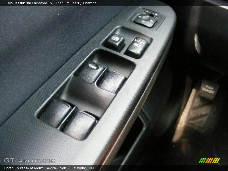 Titanium Pearl / Charcoal 2005 Mitsubishi Endeavor LS