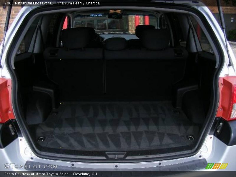 Titanium Pearl / Charcoal 2005 Mitsubishi Endeavor LS